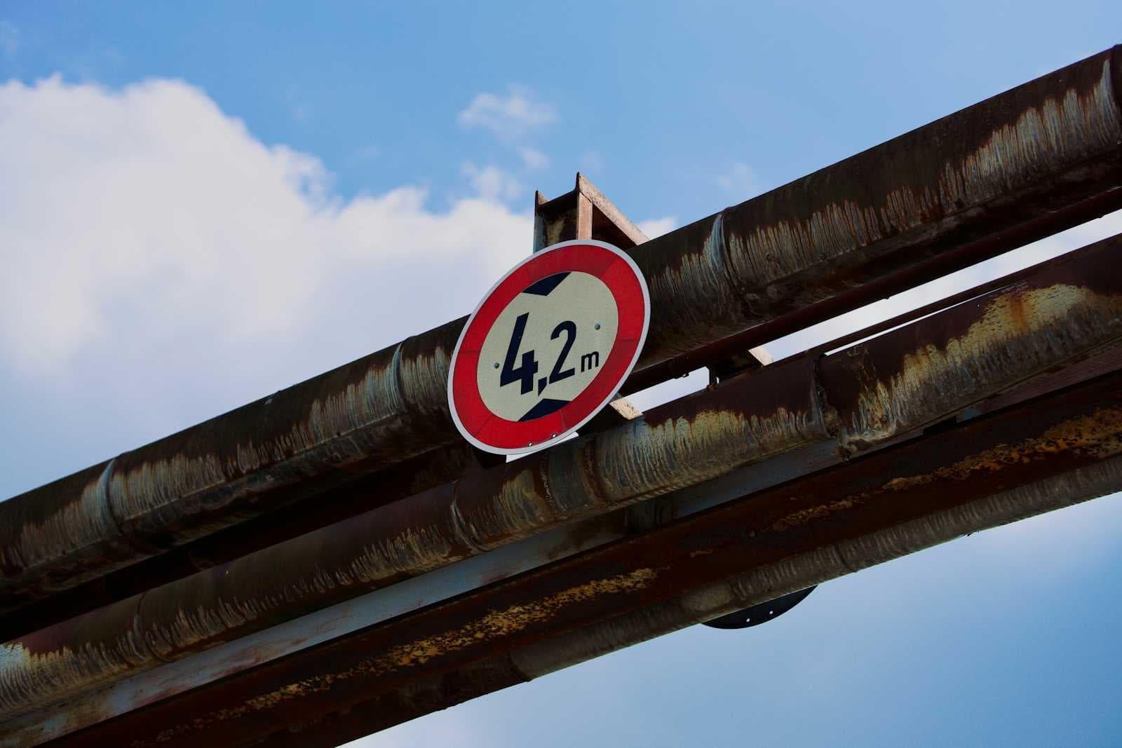 ⚙️ Laravel Queues: Rate-Limiting jobs